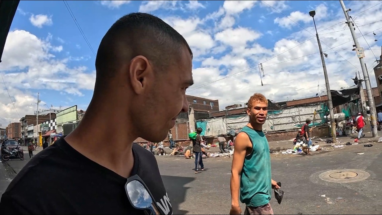 Caminando Por El Bronx De Medellín (CASI ME MATAN)