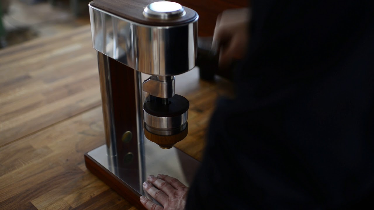 Grinding Malwani LIVI Handgrinder Espresso