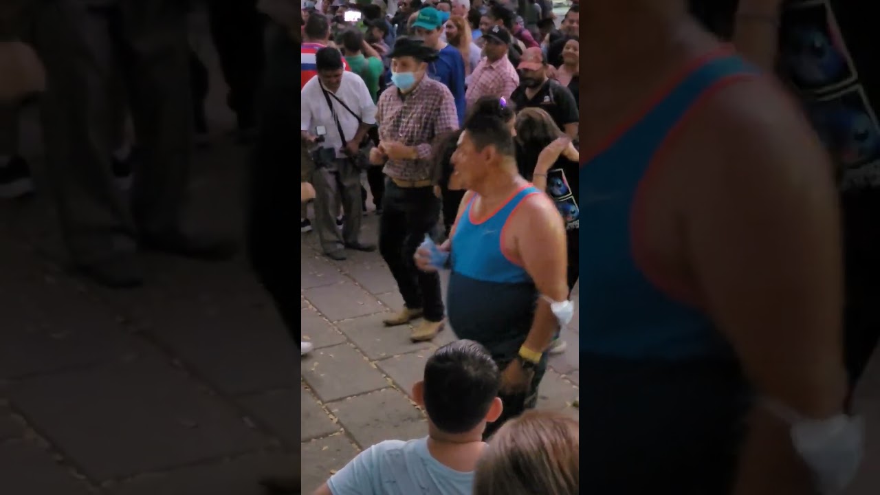 #robotina y sus pasos #plazalibertad
