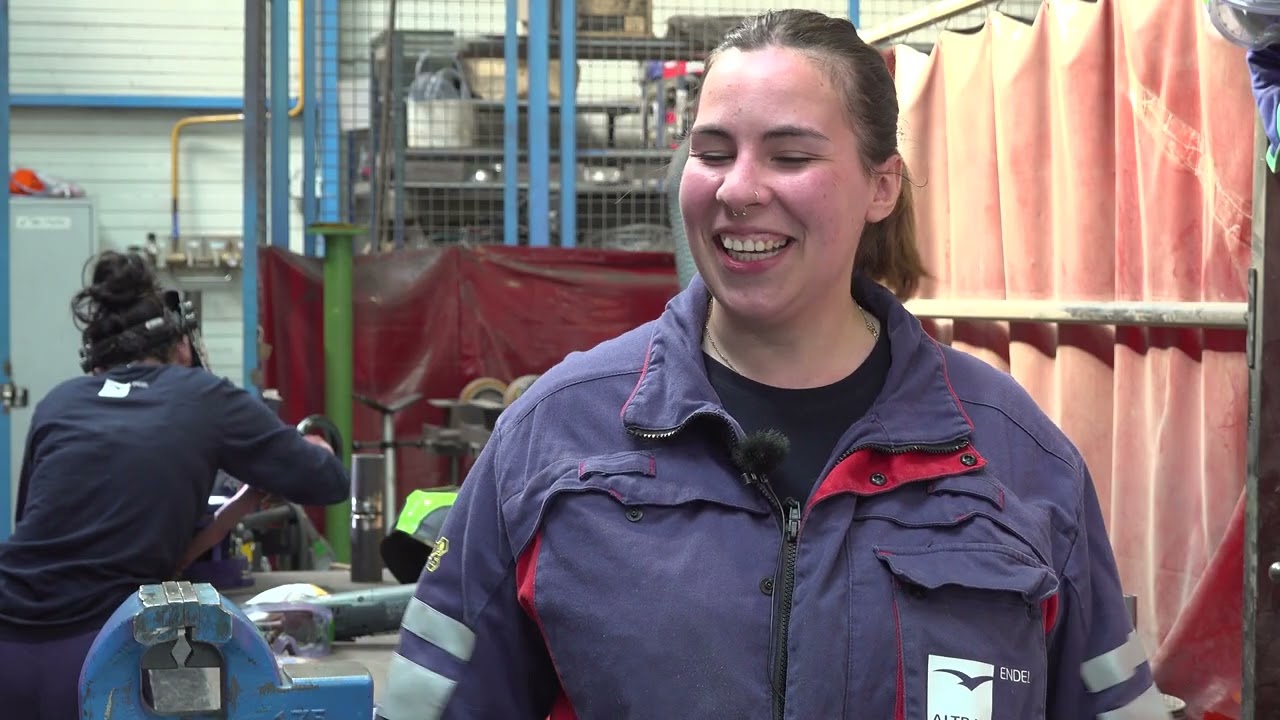Leslie et Clara apprentie soudeuses chez Altrad Endel