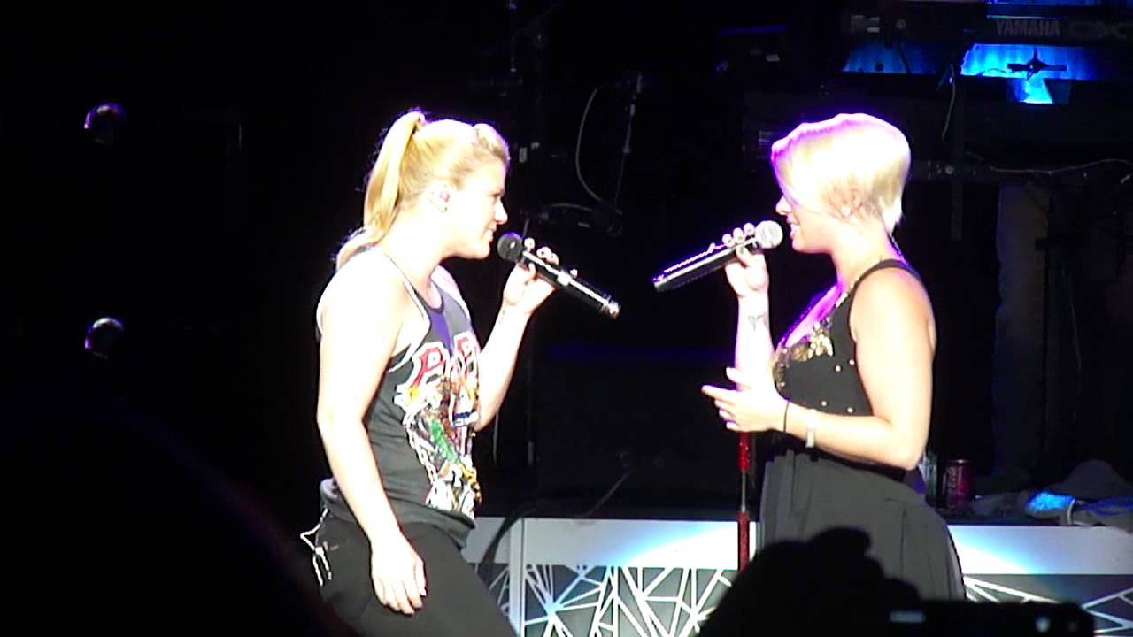 Kelly Clarkson & Jordan Meredith - Mama's Broken Heart - Detroit, MI 8/10/12