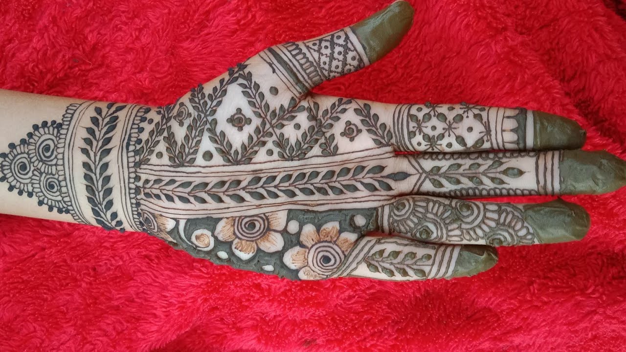 Try this aesthetic mehandi design!!
