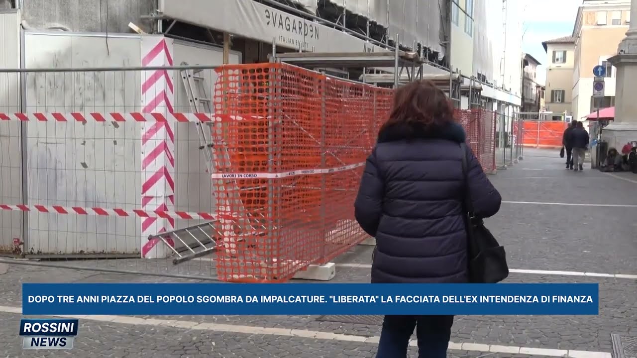 DOPO TRE ANNI PIAZZA DEL POPOLO SGOMBRA DA IMPALCATURE LIBERATA LA FACCIATA DELL'EX INTENDENZA DI FI
