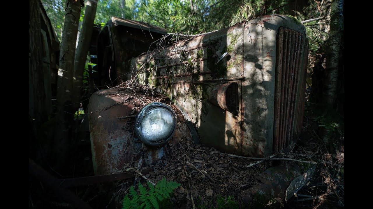 Old Abandoned Trucks . Lortopalt 216