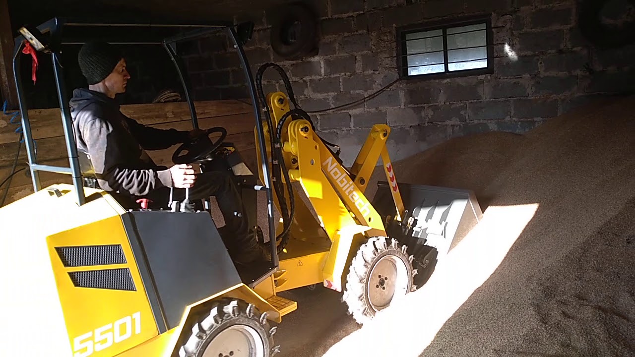 Miniładowarka sam Sprzedana. Napęd hydrauliczny, udźwig 1 tona, masa maszyny 1,7 t.
