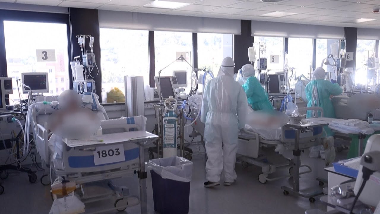 Entramos en la UCI del Vall d’Hebron: “Hemos llegado a intubar a un paciente por hora”