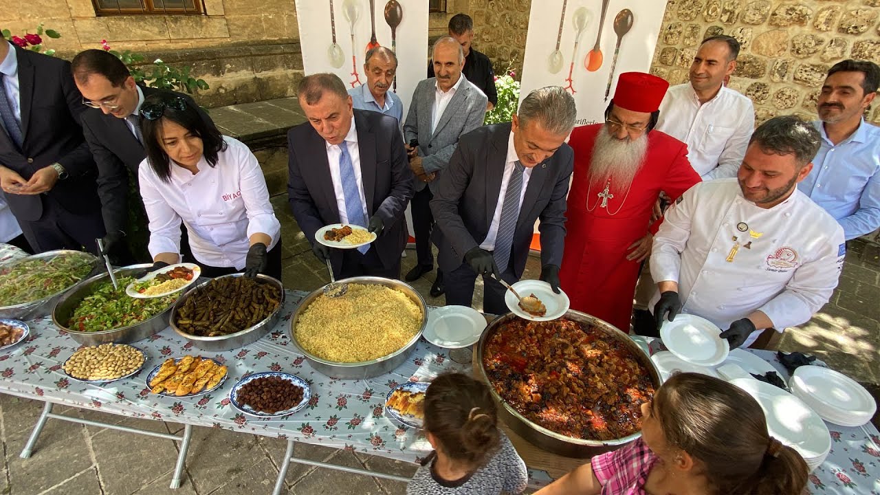 2 bin 24 yıllık tarihi Anıtlı Meryem Ana kilisesinde Midyat’ın yöresel yemekleri tanıtıldı