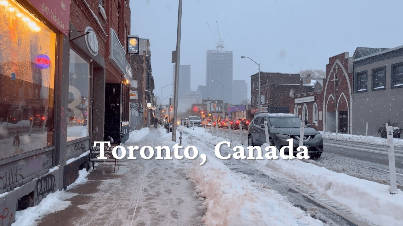 (4K) Snowy evening walk commute in Toronto - Bloor West
