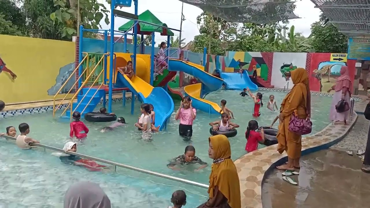 KJS water Park Karas Sedan Rembang Ramai pengunjung