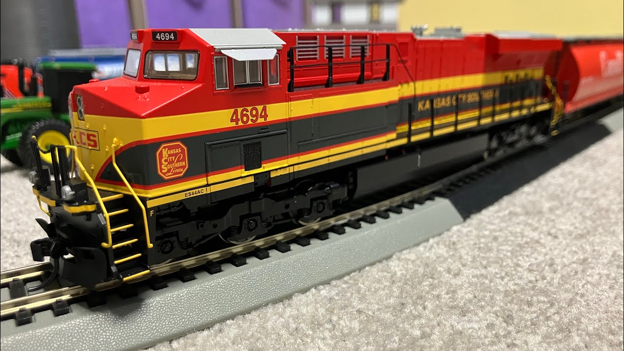 Walther’s Mainline Kansas City Southern GEVO ho scale Review 