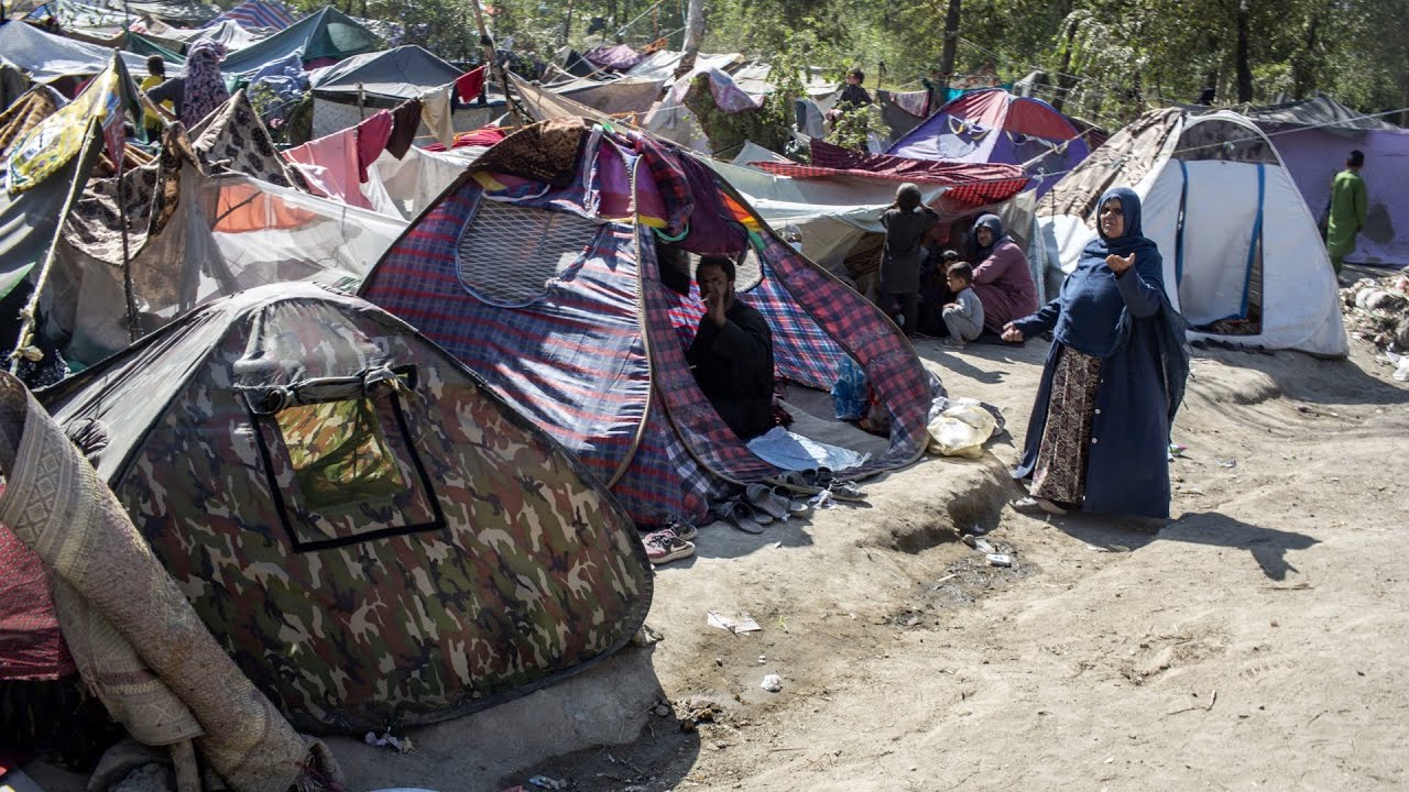 Thousands camping in Kabul&rsquo;s streets face food crisis as economy collapses