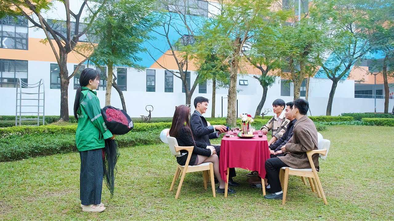 Cô Shipper Giao Hoa Cho Người Yêu Cũ Lại Gặp Được Chân Ái là Chủ Tịch Và Cái Kết - Tập 1837