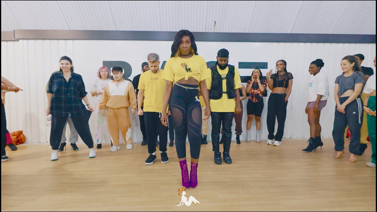 Yemi Alade & Yaba Buluku Boyz - Tell Somebody (AFRO IN HEELS)