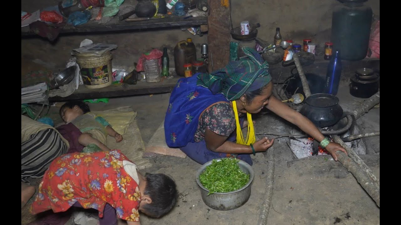 Cooking curry of food item green vegetables || Nepali village