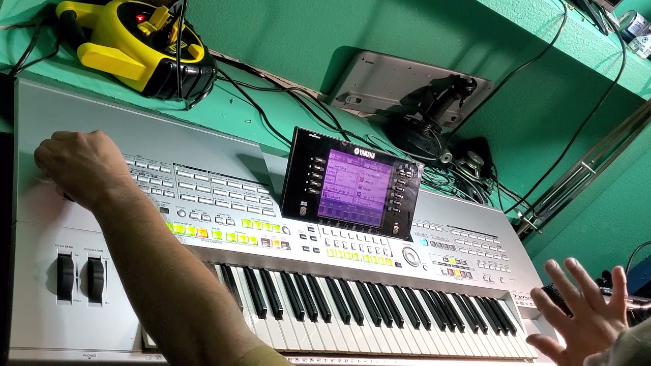 (VENDIDO)  YAMAHA TYROS 1 DE VENTA CON 300 RITMOS (214) 240 - 2314 Y (940) 301 - 9251