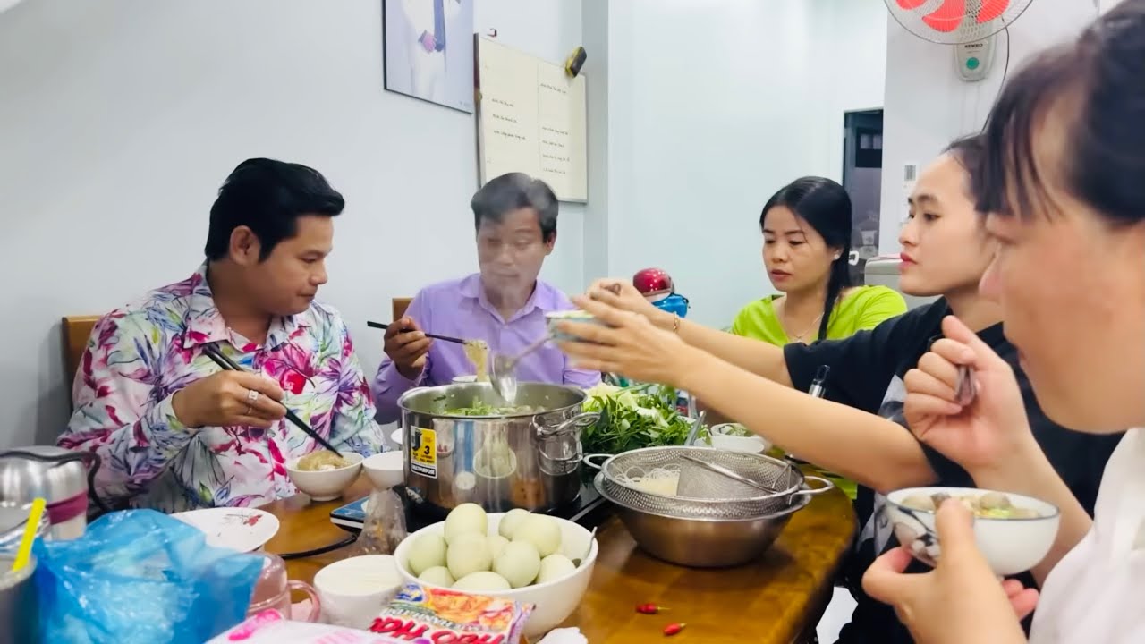 Trời ui ui làm nồi lẩu hột vịt lộn ăn ngon quá chừng 🥰