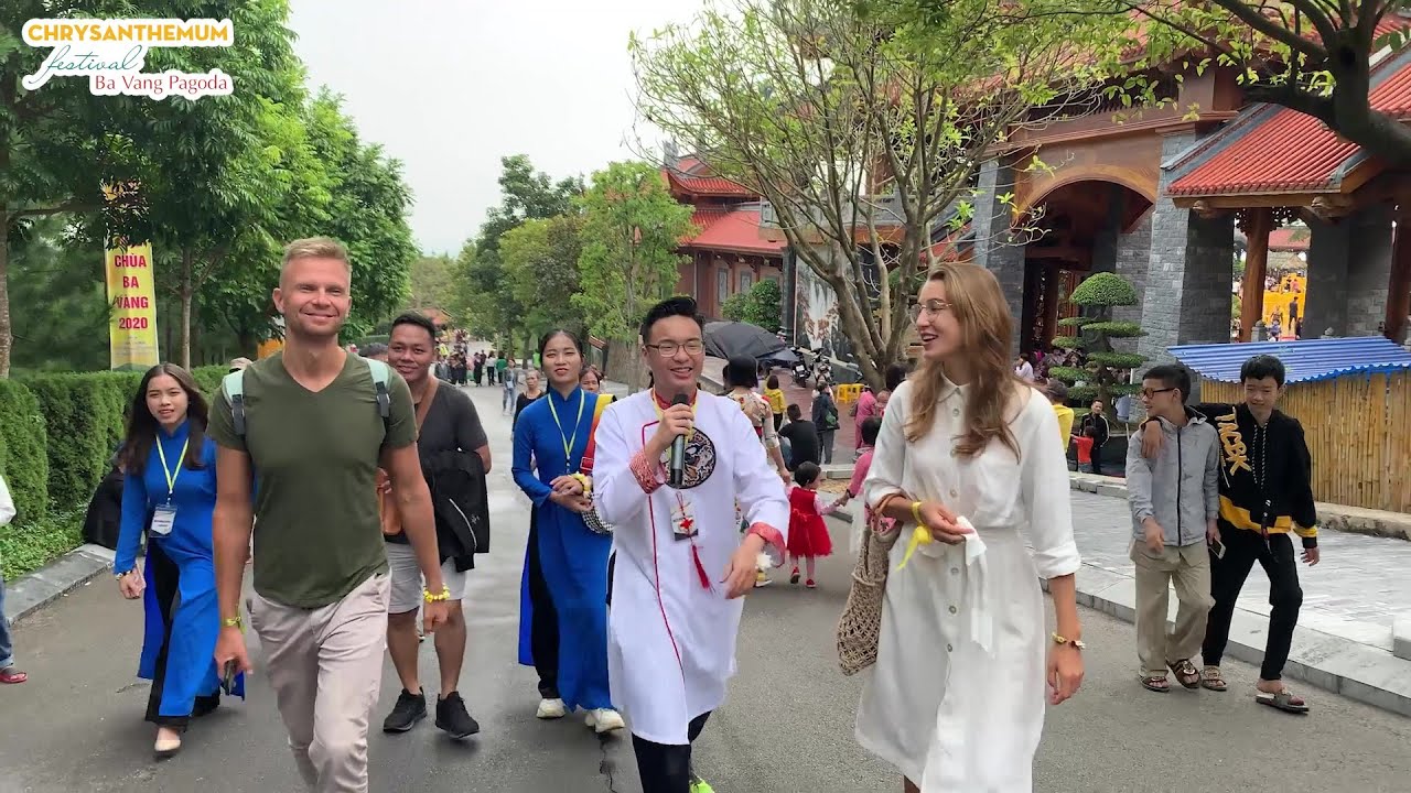 Sparkling moments at Ba Vang Pagoda’s Chrysanthemum Festival 2020