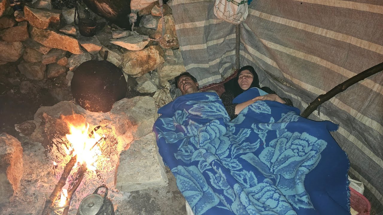 The hardest life of Iranian nomads in autumn