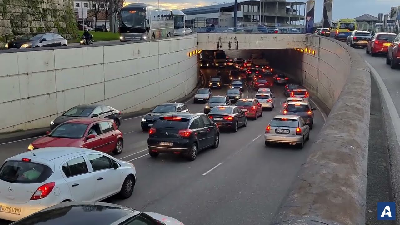 Primer gran colapso del tráfico en Vigo ante la llegada masiva de portugueses para ver la Navidad
