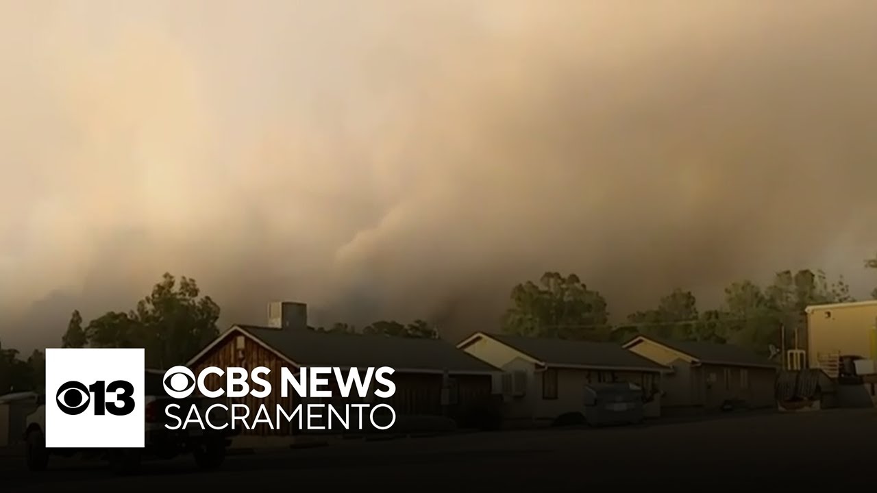 Dense smoke fills sky above Oroville as Thompson Fire fight continues