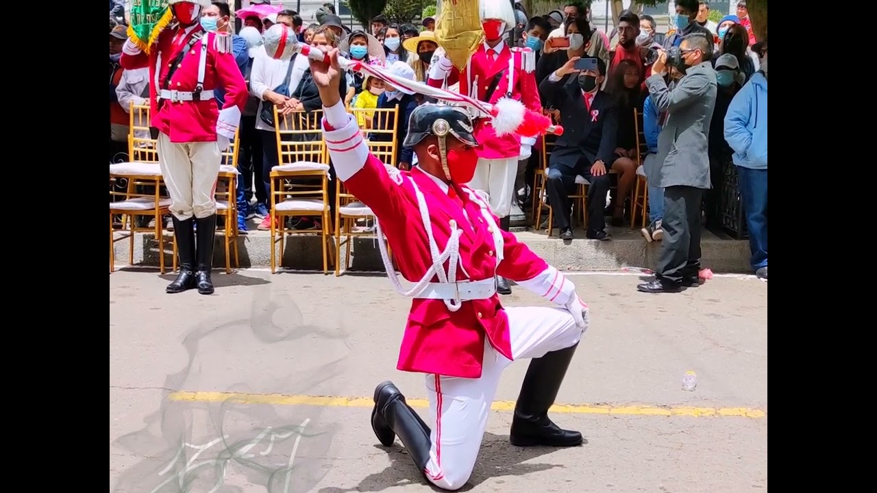 desfile escolar  Colegio Nacional Pichincha celebrando la efemérides del 10 de noviembre #Potosí