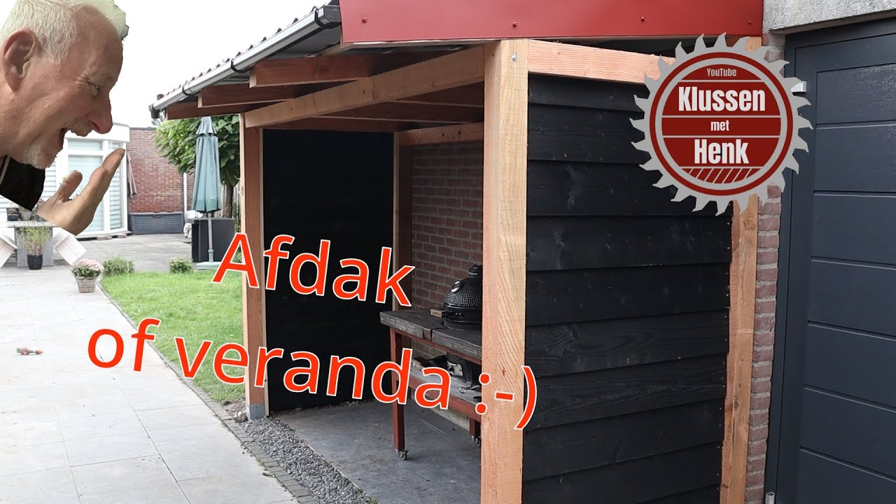 Afdak bekleden met metalen dakpanplaten
