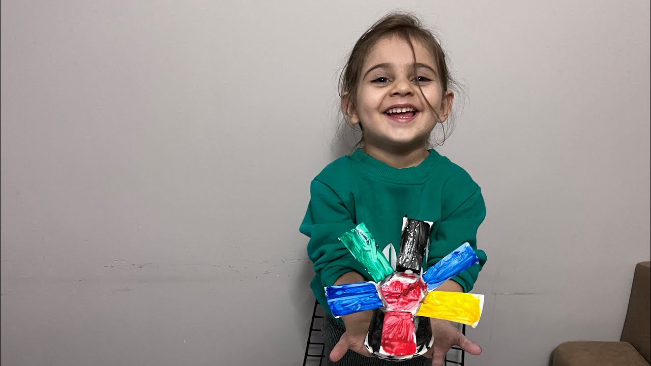 Parmak boyası ile karton bardaktan çiçek yaptık
