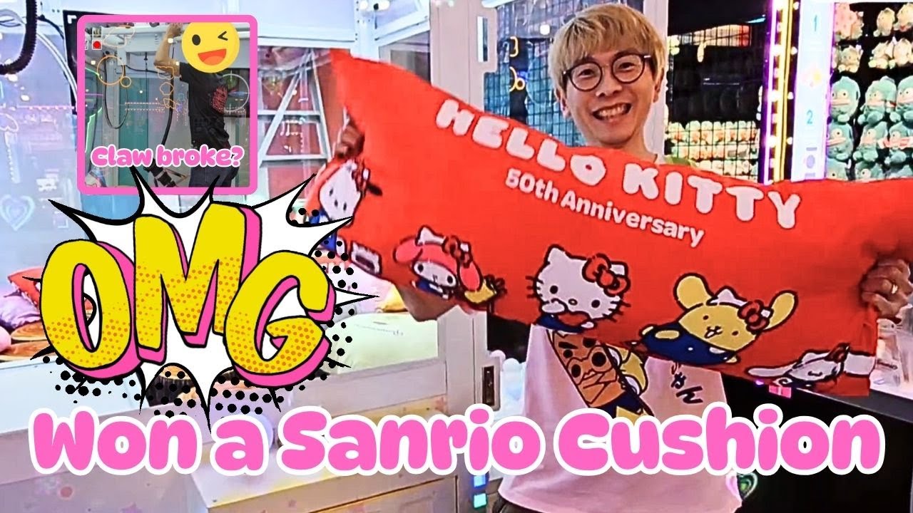 OMG! We ACTUALLY WON a HUGE Sanrio Cushion in Singapore!!🕹️ #clawmachine #sanrio #hellokitty