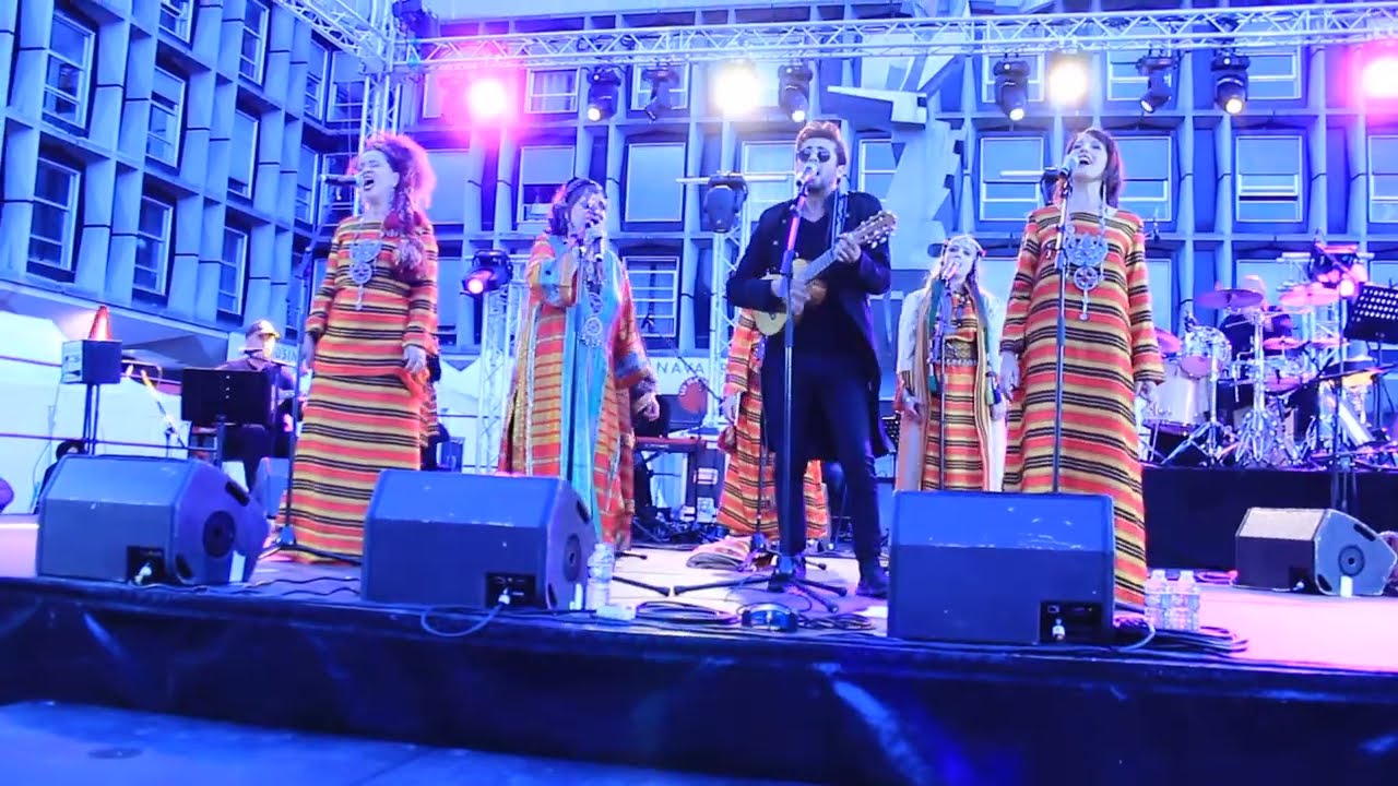 MAGNIFIQUE MOMENT AVEC MED CHAABI et le groupe DJURDJURA (NOURA)