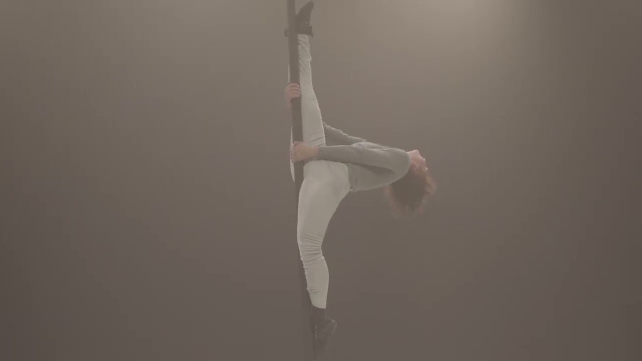 Spotlight Berlin Circus Festival: Eline Guélat – Chinese Pole