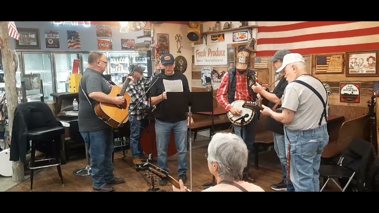 ANDY HUNT on Banjo 💯 Mark Felts vocals 🎶