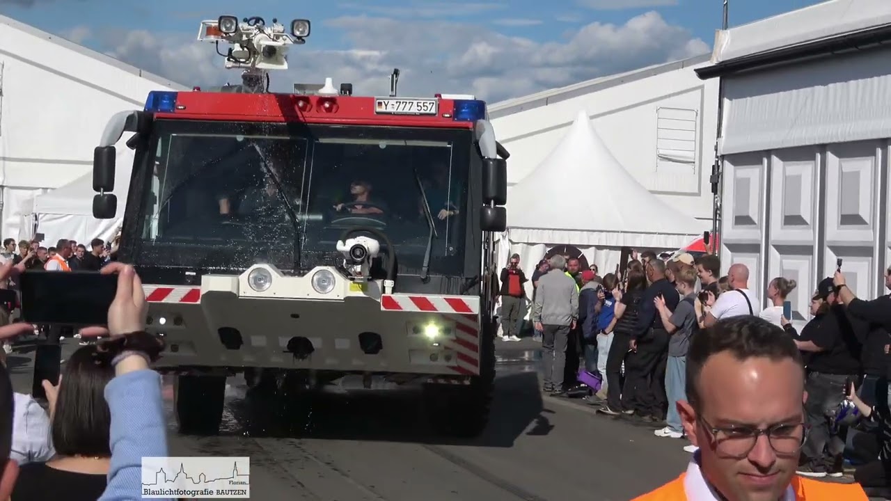 Abschluss Blaulicht Parade der Rettmobil 2025 bis zur N&auml;chsten Rettmobil 06-08.5 2026 in Fulda