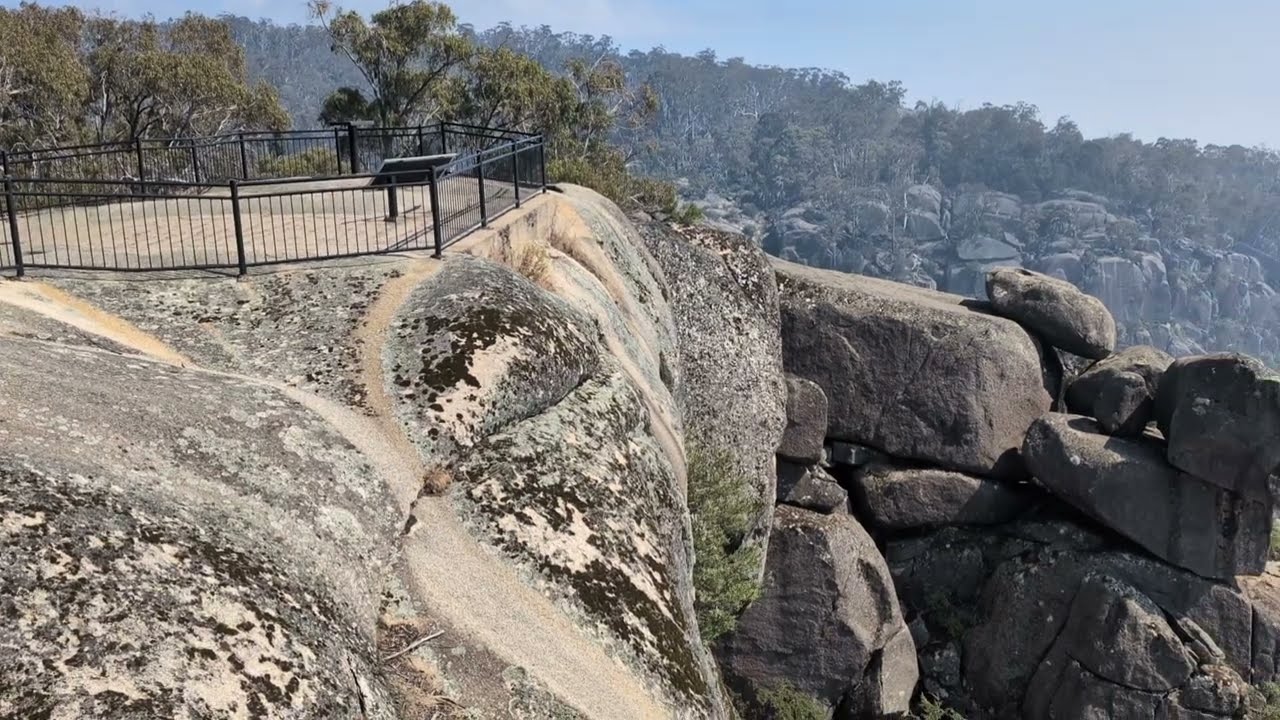 Weekend getaway to Bright, free camping at Smoko by the Ovens River.