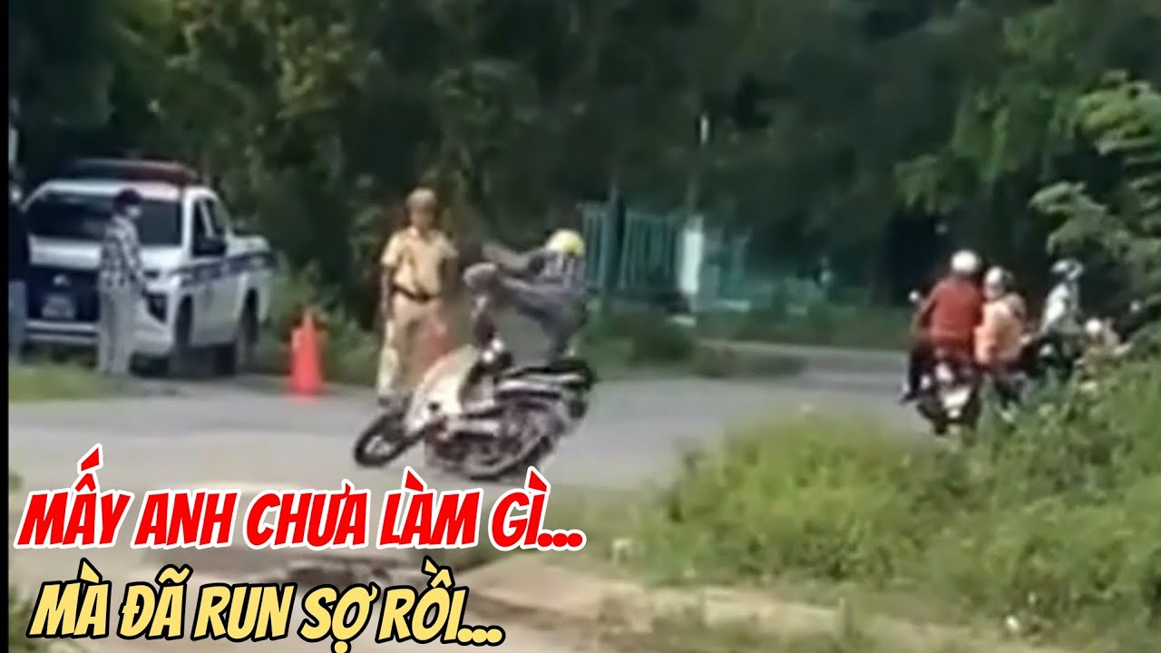 Mới Gặp Chốt Giao Thông Thôi Mà Đã Sợ Vậy Rồi , Mấy Anh Chưa Làm Gì Luôn...