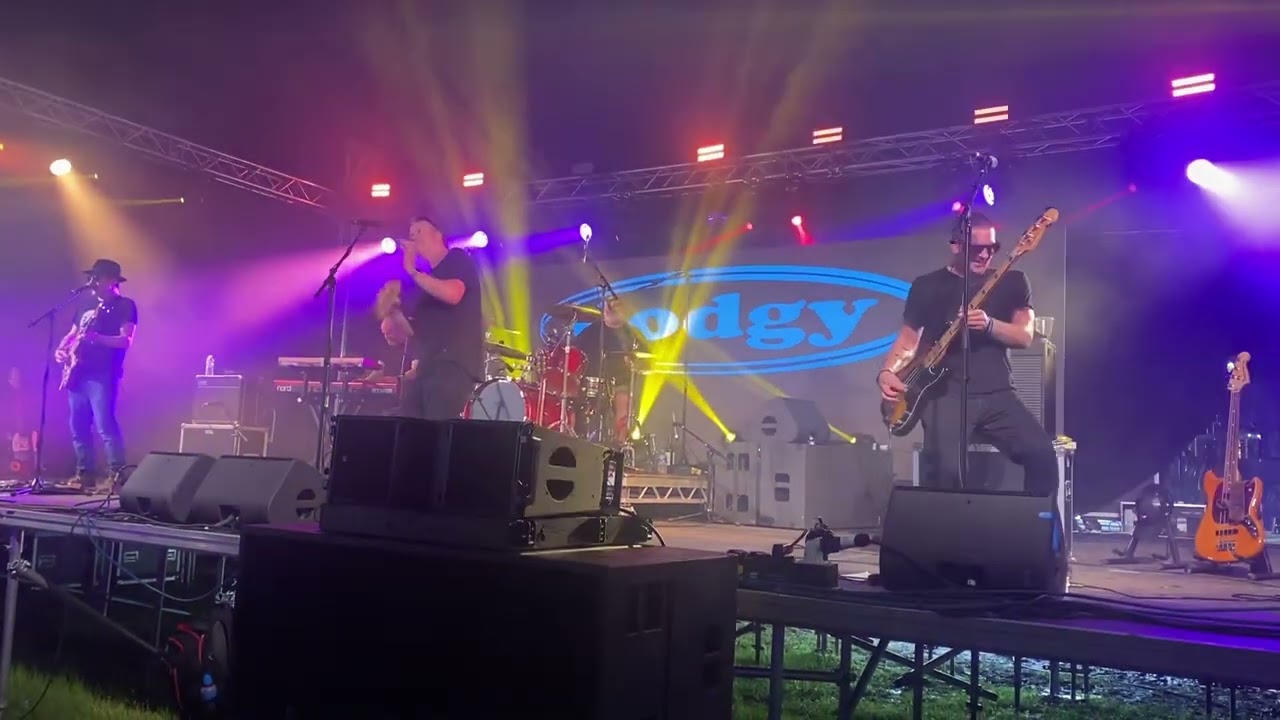 DODGY ‘Good Enough’ live at Monument Festival 20/07/2024