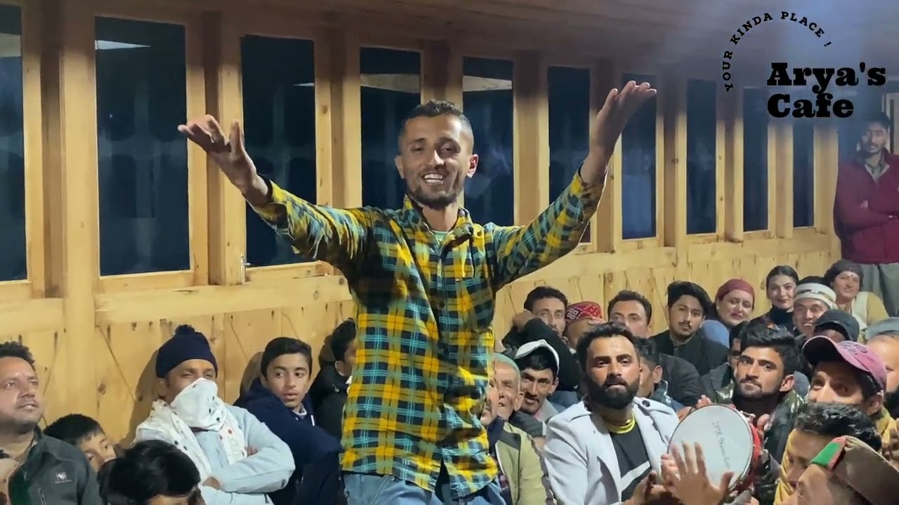 Dharmpal Sharma Khadrai Pahari Munjra Nati @AryasCafe  #paharinati #himachalinati #paharilokgeet