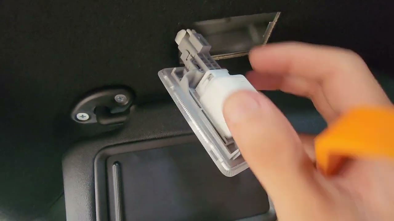 Substituição da Lâmpada do Quebra Sol no Toyota Yaris por LED - Agro Engenharia Social 💡
