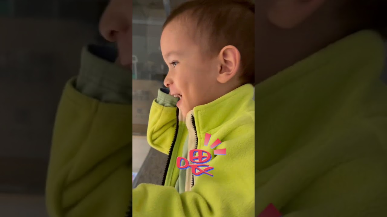 张拿铁用老人机撩漂亮小姐姐