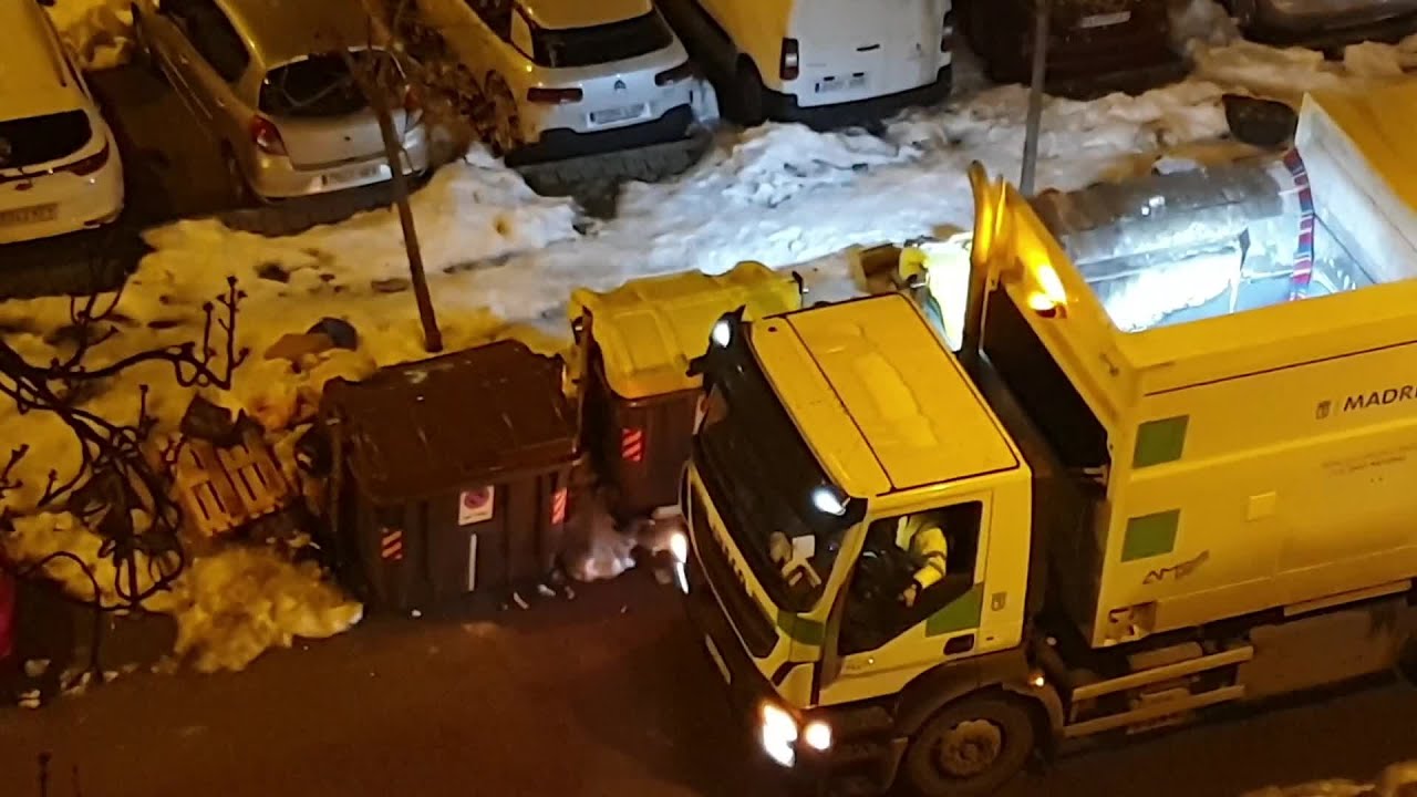 Camión de la basura de Madrid recoge residuos sin reciclar