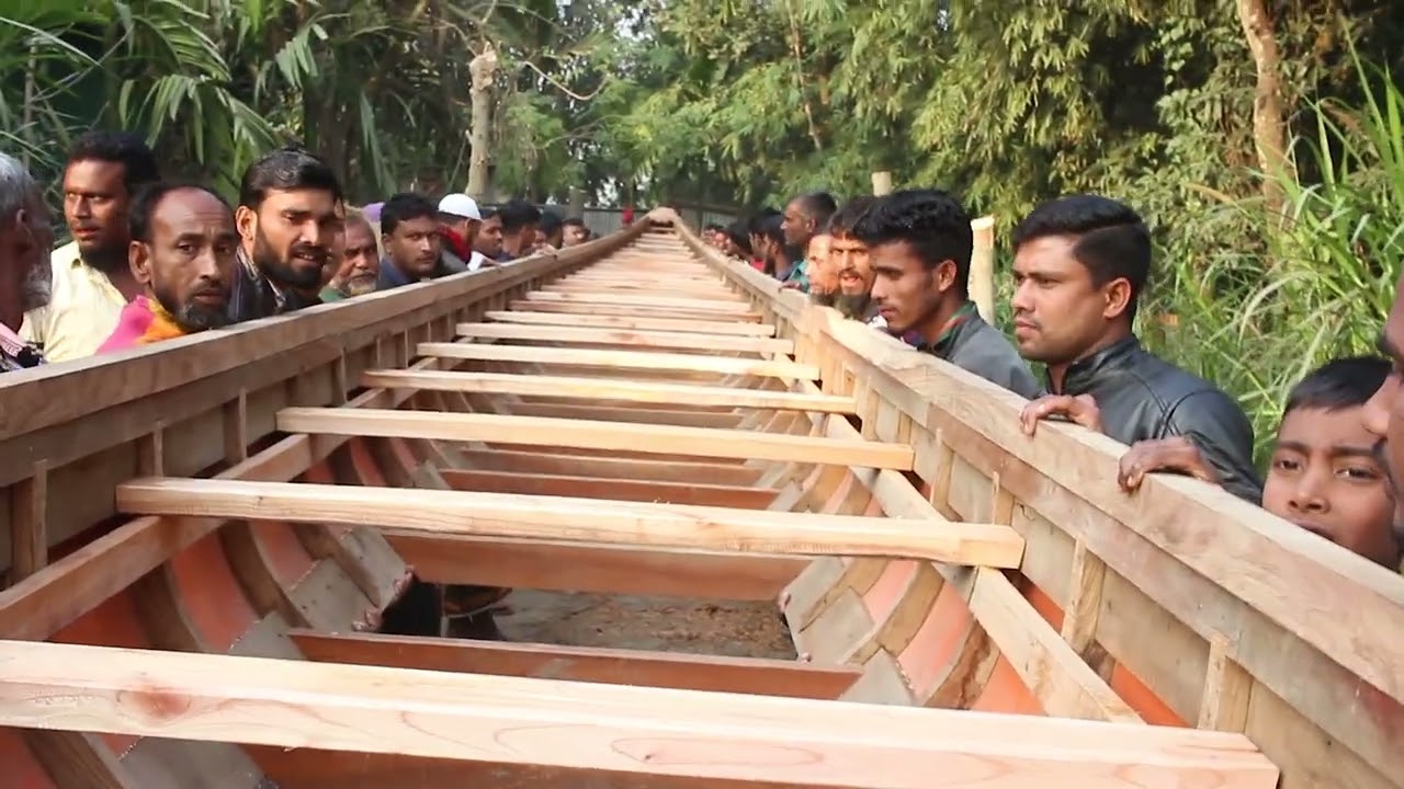 ঐতিহ্যের প্রতীক “তামিম বাংলা একতাতরী” | চৌমুহনী বাজারে নৌকা নির্মাণের শেষ ধাপ |