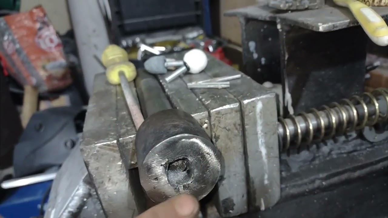 rectificar o desgastar metal  de forma cacera 