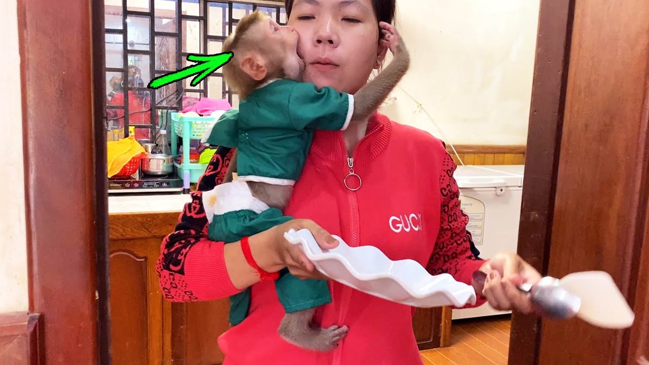 Foodie Flloyd Is Feasible, He L0ves His Mom So Much
