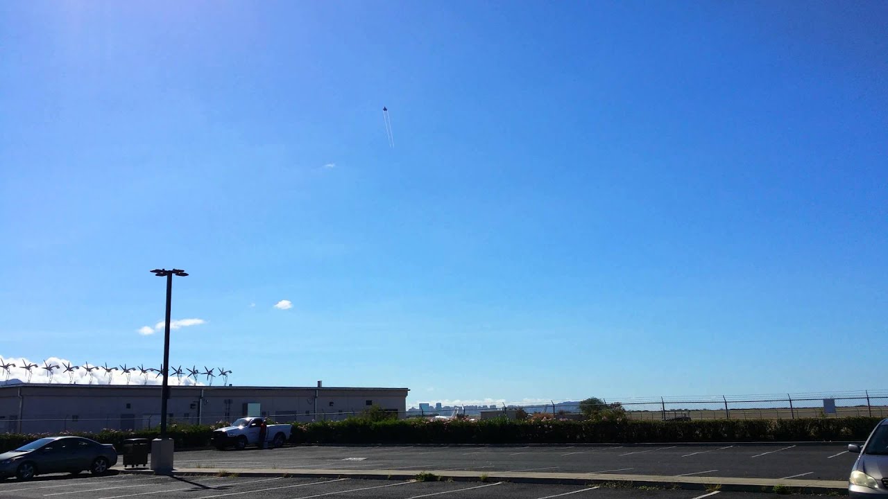 Two F-22 Raptors hit afterburner & go vertical over Hawaii - 4K UHD