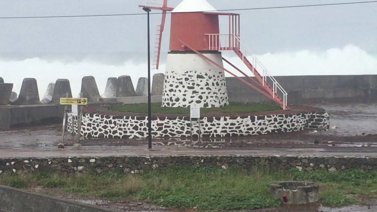 Mar invade Madalena Pico