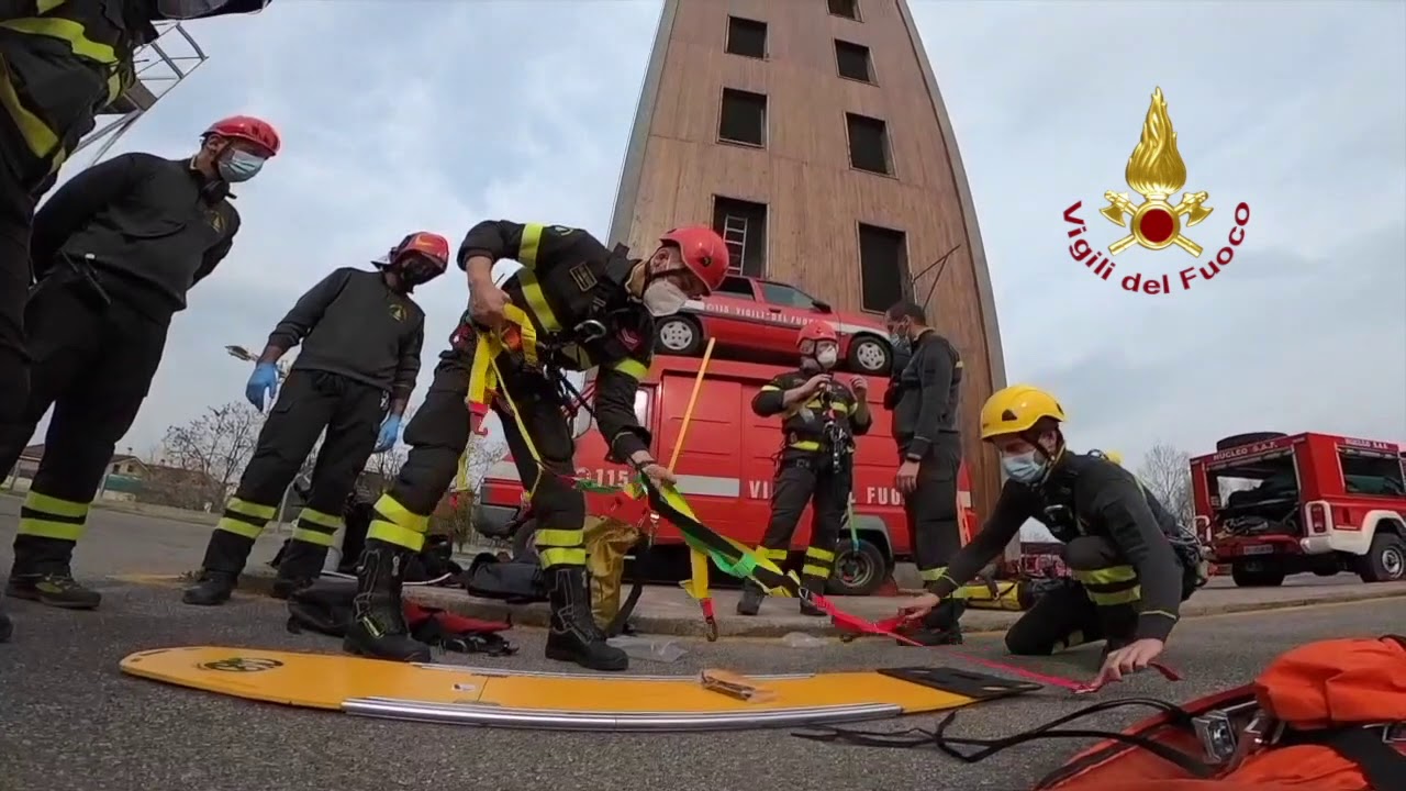 LODI - TECNICHE DI PRIMO SOCCORSO SANITARIO ED ESTRICAZIONE DI UN FERITO DA UN'AUTOVETTURA
