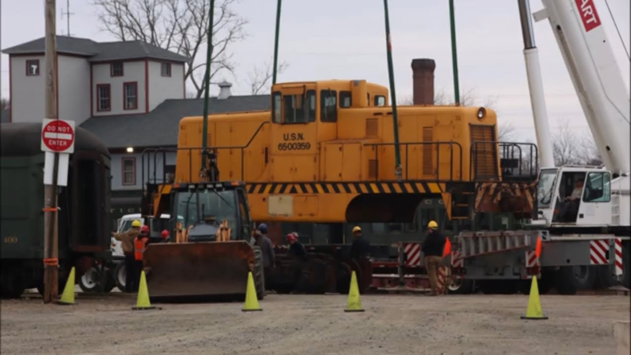 Two 80 tonners arrive at the Valley Railroad - Locomotive lifted by crane - 3/23/2023