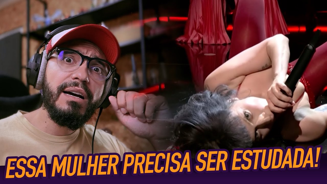 Professor de Canto reagindo à 