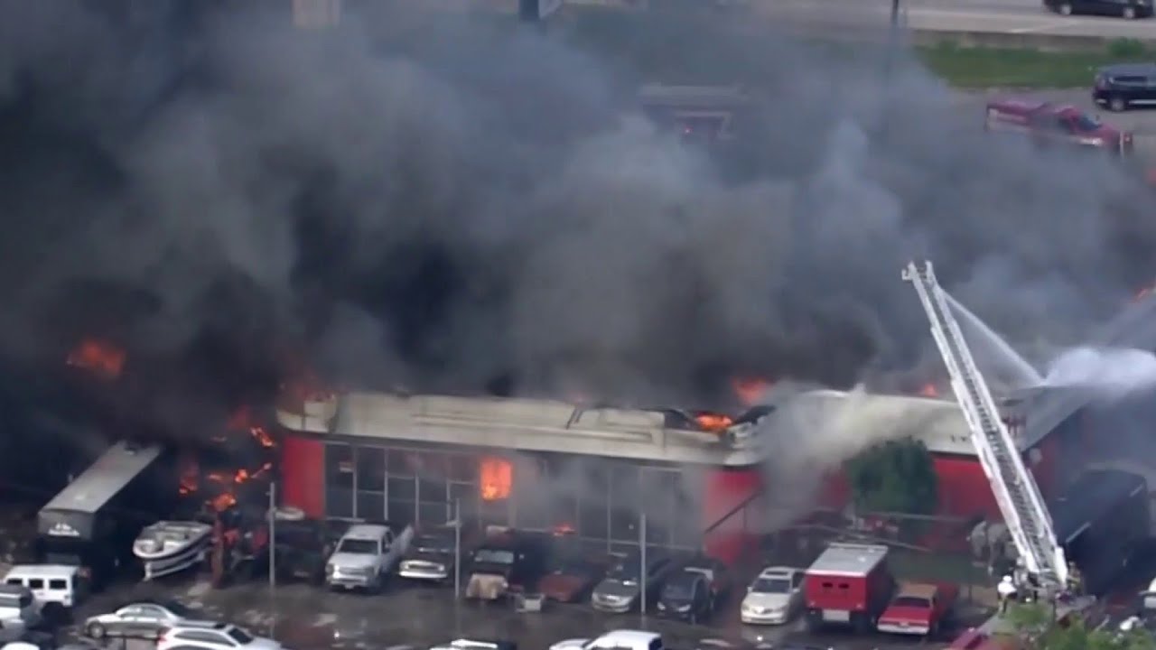 Firefighter injured after blaze rips through N. Houston commercial building