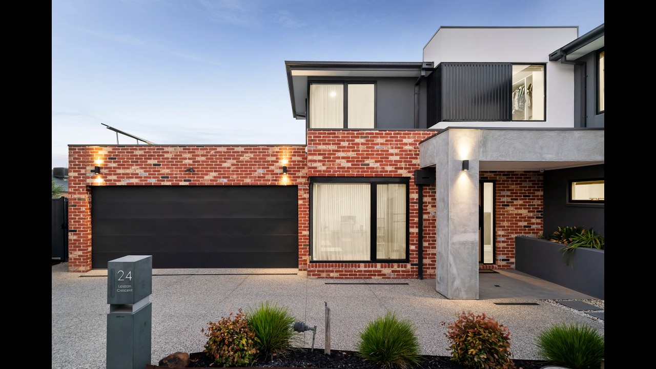 24 Lipizzan Crescent — Taylors Lakes