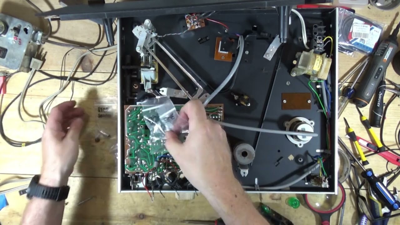 Goodwill Find Philips 212 Turntable Repair Part 2 - Spindle Service & Lamp Replacement